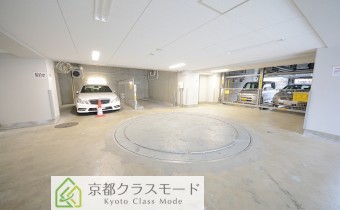 敷地内ガレージ