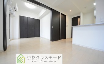 シックな室内空間♪カウンターキッチンタイプで嬉しい「床暖房付き」！