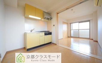 仕切りを開放すれば広々10帖のワンルームに♪とても開放的ですよ！