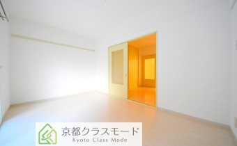 白系の明るい室内空間が魅力的♪「専用庭付き」です！