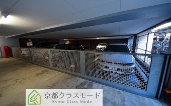 敷地内ガレージ