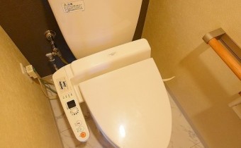 ウォシュレットトイレ　※室内写真は同マンション内の606号室のものです。