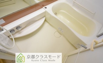 バスルーム　※室内写真は同マンション内の606号室のものです。