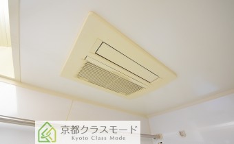 浴室乾燥機　※室内写真は同マンション内の606号室のものです。