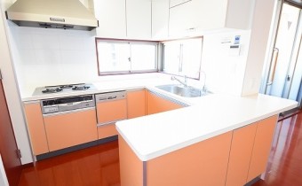 システムキッチン　※室内写真は同マンション内の606号室のものです。