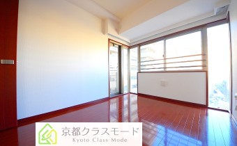 ※室内写真は同マンション内の606号室のものです。