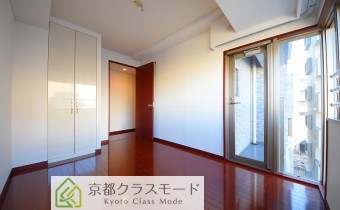 ※室内写真は同マンション内の606号室のものです。