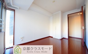 ※室内写真は同マンション内の606号室のものです。