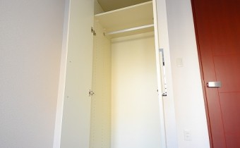 ※室内写真は同マンション内の606号室のものです。