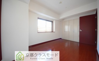 ※室内写真は同マンション内の606号室のものです。