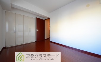 ※室内写真は同マンション内の606号室のものです。