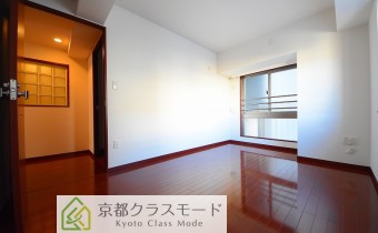 ※室内写真は同マンション内の606号室のものです。