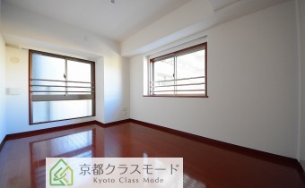 ※室内写真は同マンション内の606号室のものです。