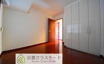 ※室内写真は同マンション内の606号室のものです。