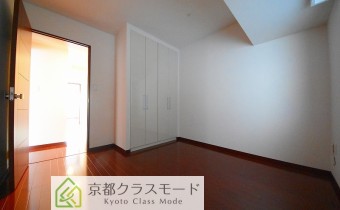 ※室内写真は同マンション内の606号室のものです。
