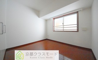 ※室内写真は同マンション内の606号室のものです。