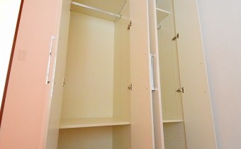 ※室内写真は同マンション内の606号室のものです。