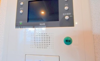 TVモニター付きオートロック　※室内写真は同マンション内の606号室のものです。