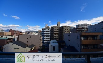 眺望　※室内写真は同マンション内の606号室のものです。