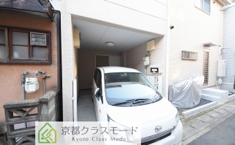 敷地内ガレージ（軽自動車駐車可能）