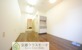 洋室9帖 （元々は美容室）