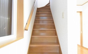 階段 　3階へ