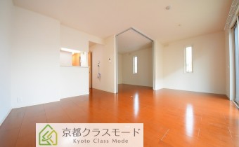 「南向き」のリビングは14帖有り！「専用庭付き」です♪