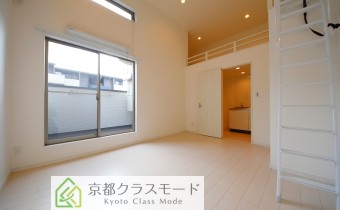天井が高く、開放感のあるお部屋です♪