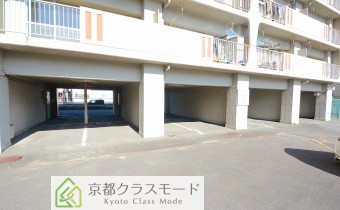 敷地内ガレージ