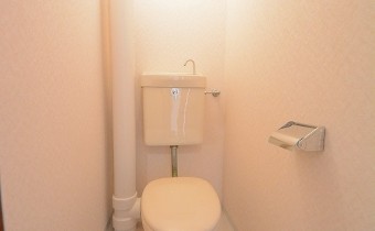 トイレ　※室内写真は同マンションの603号室のお写真となります。