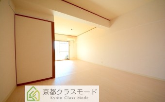 リビング　※室内写真は同マンションの603号室のお写真となります。