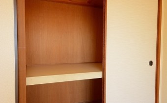 和室6帖の押入れ　※室内写真は同マンションの603号室のお写真となります。