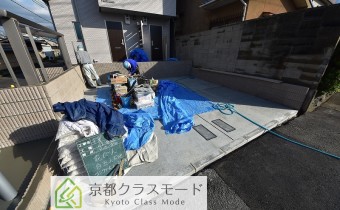 敷地内ガレージ　1台付いてます♪　（工事中時の写真です。）