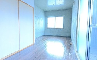 ※室内写真は同マンション内・別タイプのお部屋になります。