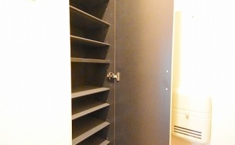 シューズBOX　※室内写真は同マンション内の別タイプのお部屋のものです。