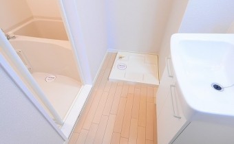 脱衣所　※室内写真は同マンション内の別タイプのお部屋のものです。