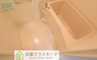バスルーム　※室内写真は同マンション内の別タイプのお部屋のものです。