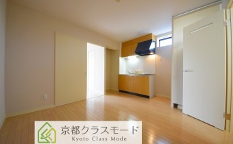 リビング　※室内写真は同マンション内の別タイプのお部屋のものです。