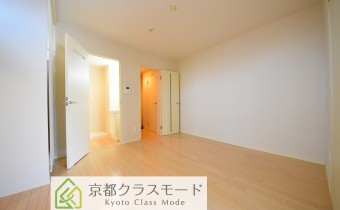 リビング　※室内写真は同マンション内の別タイプのお部屋のものです。
