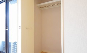 Room ※室内写真は同マンション内の別タイプのお部屋のものです。