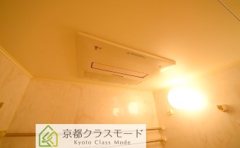 浴室乾燥機　※室内写真は同マンション内の202号室のものです。