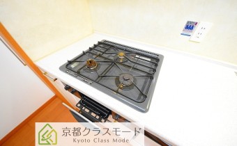 ※室内写真は同マンション内の202号室のものです。