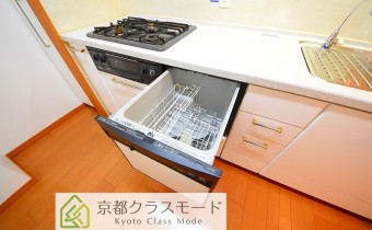 食洗機　※室内写真は同マンション内の202号室のものです。