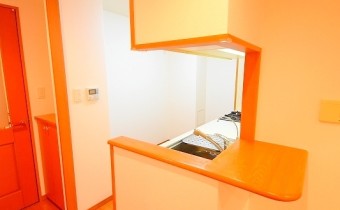 カウンターキッチン　※室内写真は同マンション内の202号室のものです。