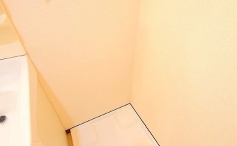 洗濯機置場　※室内写真は同マンション内の別タイプのお部屋になります。