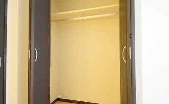 ※室内写真は同マンション内の別タイプのお部屋になります。