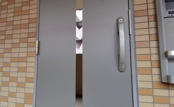 ※室内写真は同マンション内の805号室のものです。