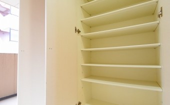 ※室内写真は同マンション内の805号室のものです。
