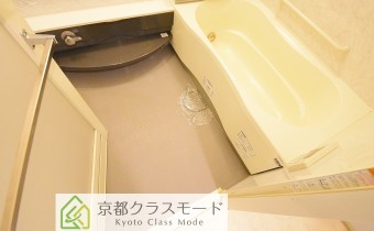 ※室内写真は同マンション内の805号室のものです。