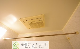 ※室内写真は同マンション内の805号室のものです。